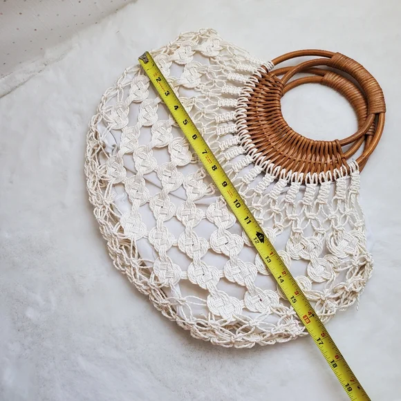 × SOLD ×Stunning wood handled macrame purse - Picture 6 of 6
